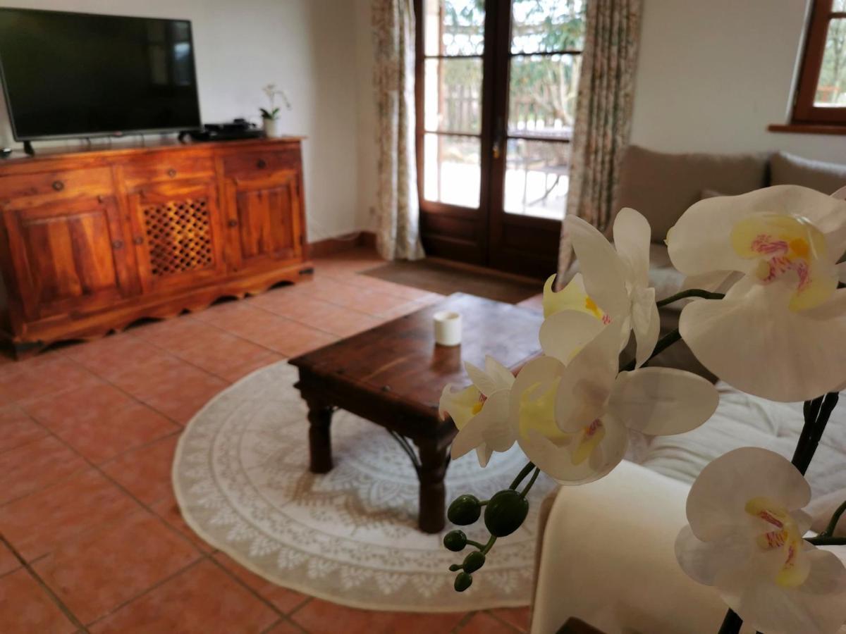3 Self-Contained Gites With Pool And Games Room Saint-Georges-de-Noisné المظهر الخارجي الصورة