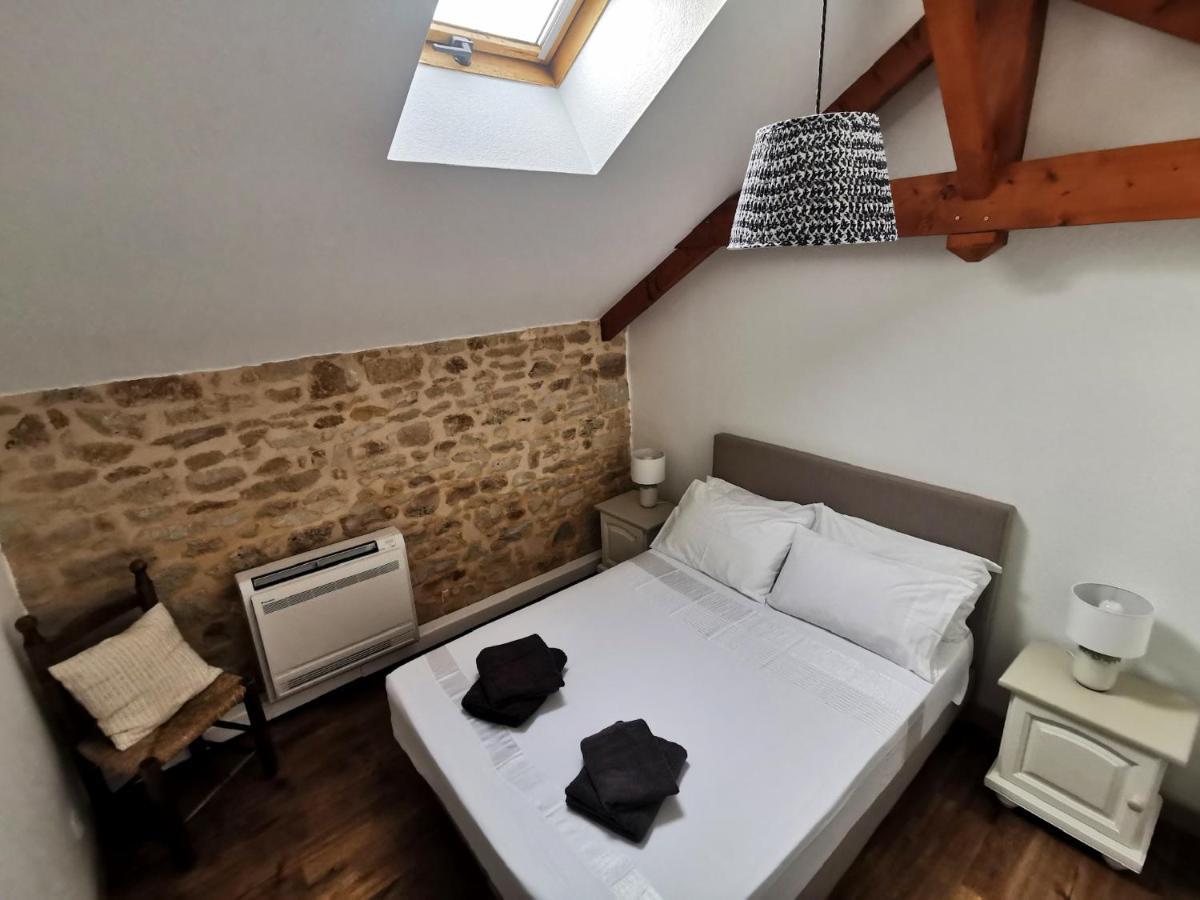 3 Self-Contained Gites With Pool And Games Room Saint-Georges-de-Noisné المظهر الخارجي الصورة
