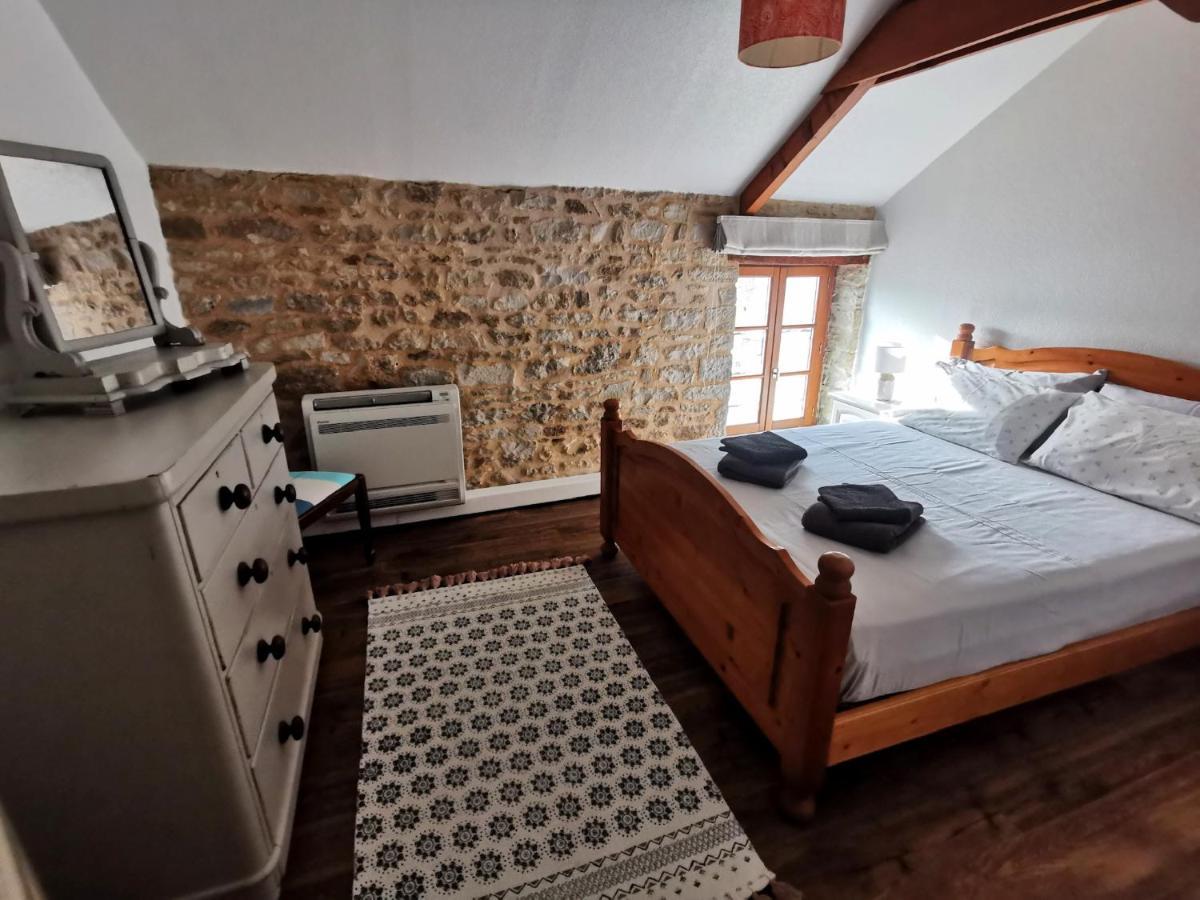 3 Self-Contained Gites With Pool And Games Room Saint-Georges-de-Noisné المظهر الخارجي الصورة