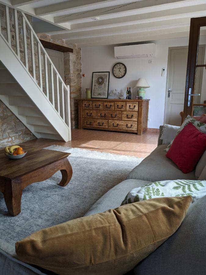 3 Self-Contained Gites With Pool And Games Room Saint-Georges-de-Noisné المظهر الخارجي الصورة