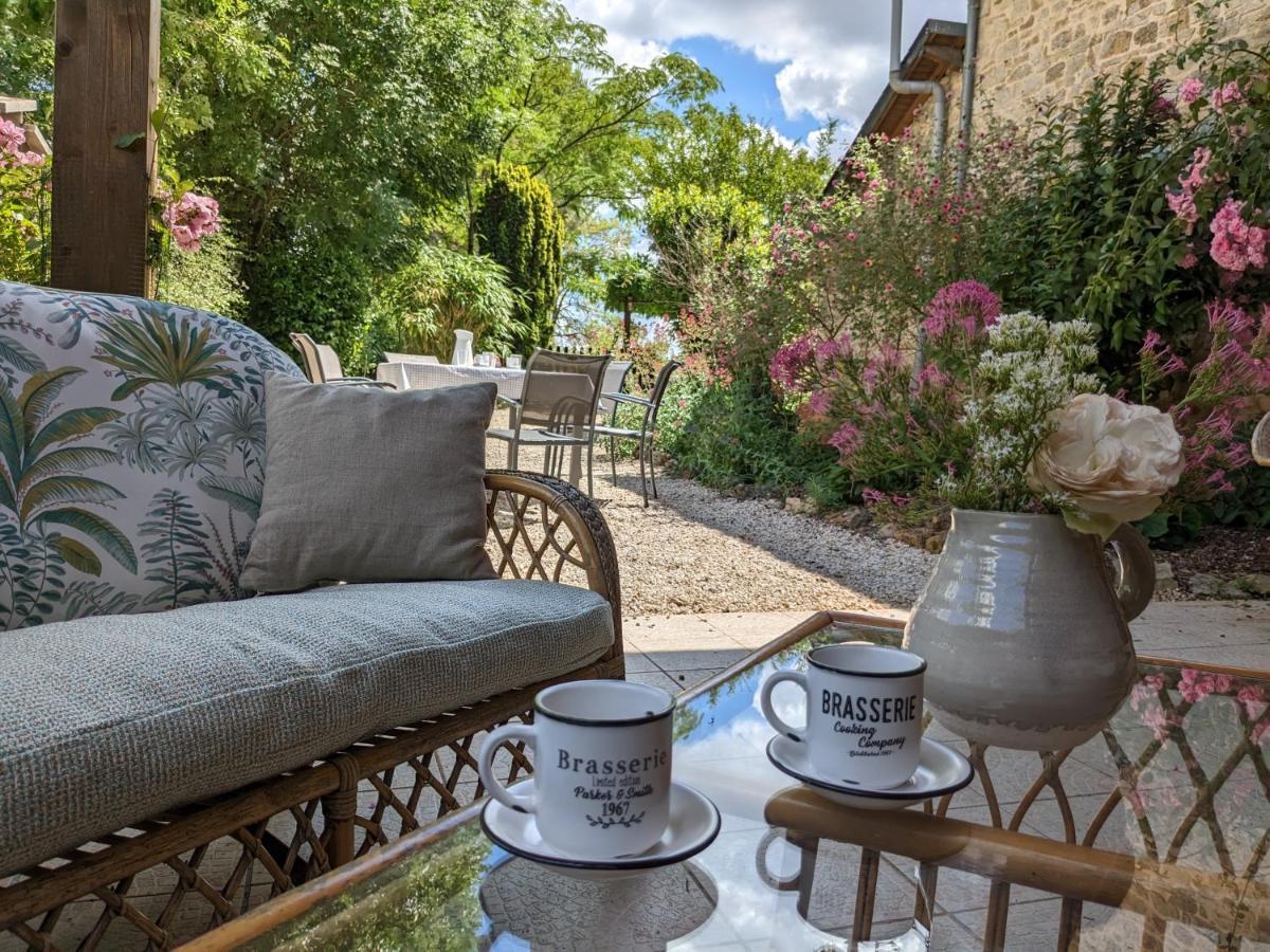 3 Self-Contained Gites With Pool And Games Room Saint-Georges-de-Noisné المظهر الخارجي الصورة