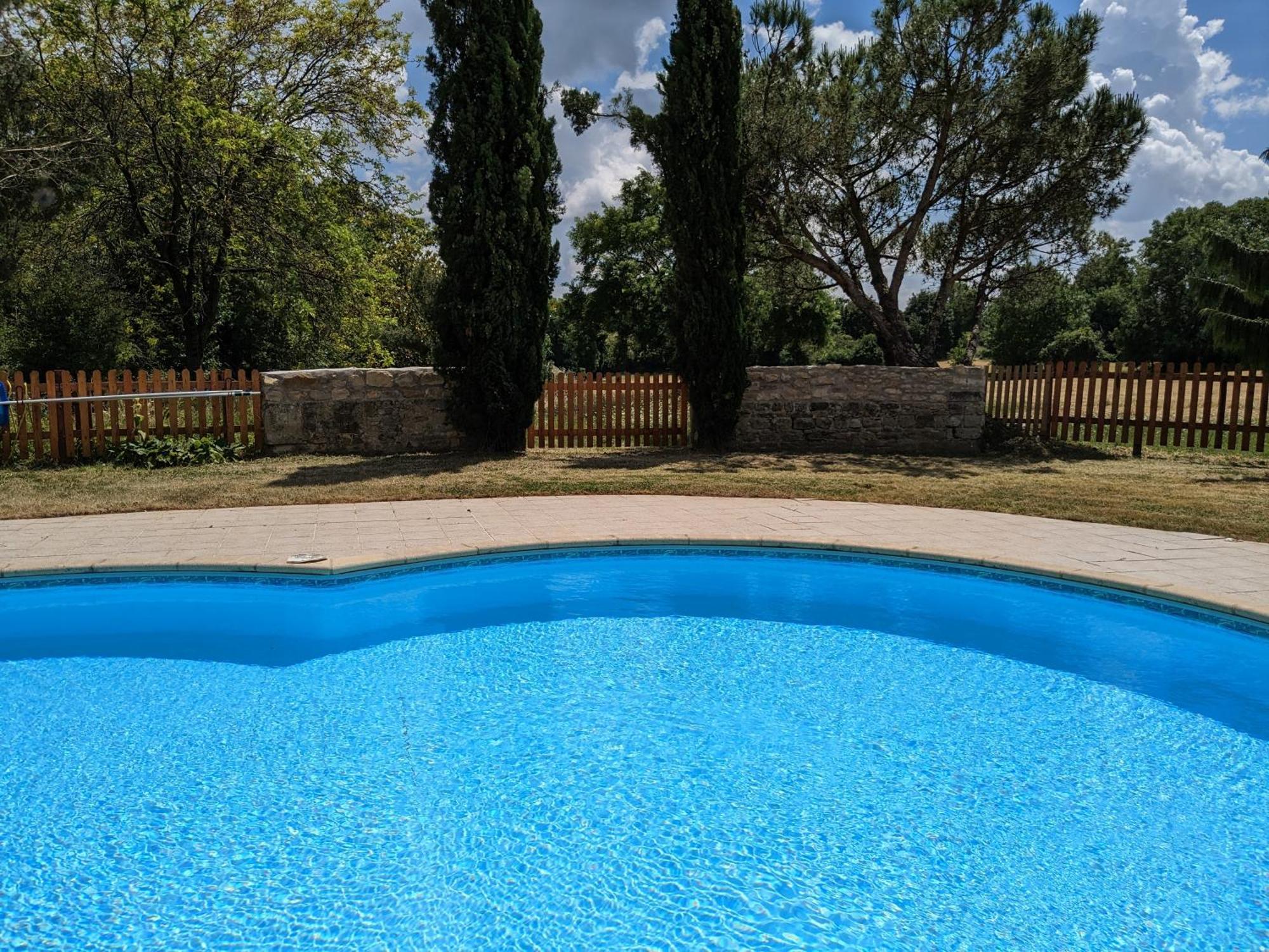 3 Self-Contained Gites With Pool And Games Room Saint-Georges-de-Noisné المظهر الخارجي الصورة